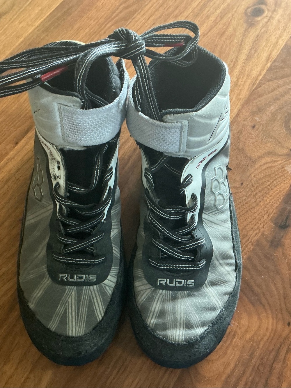 Rudis Kids High-Top Wrestling Sneakers in Black & Gray